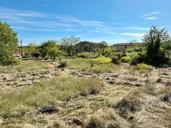 Terrain 2800 m²