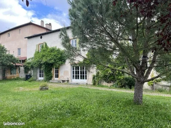 Appartement rénové en rez-de-jardin