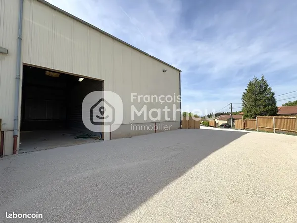 Local 150 m² Sulignat