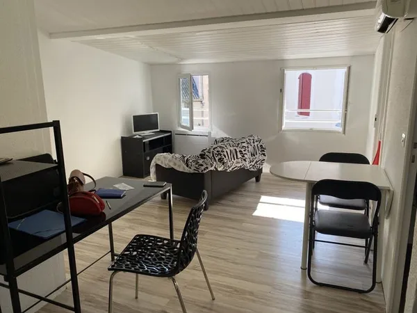 APPARTEMENT STUDIO RENOVE MEUBLE EN CENTRE VILLE CASTELNAUDARY
