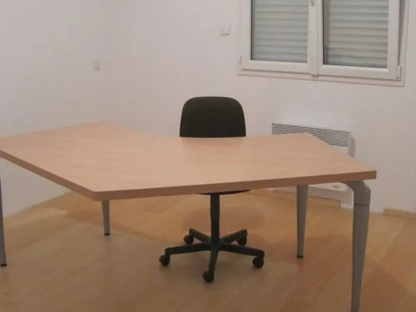 Local bureau avec garage