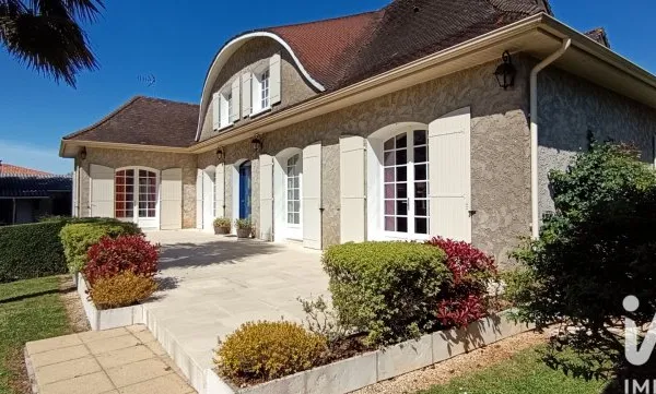 Maison 8 pièces 217 m²
