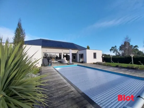 A VENDRE Chez BLOT IMMOBILIER de PLEUDIHEN SUR RANCE - Maison plain-pied type 5 - SAINT-HELEN