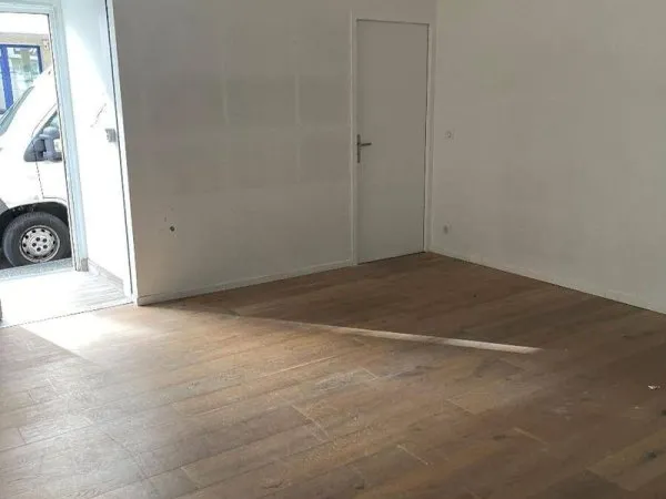 Local commercial 140 m²