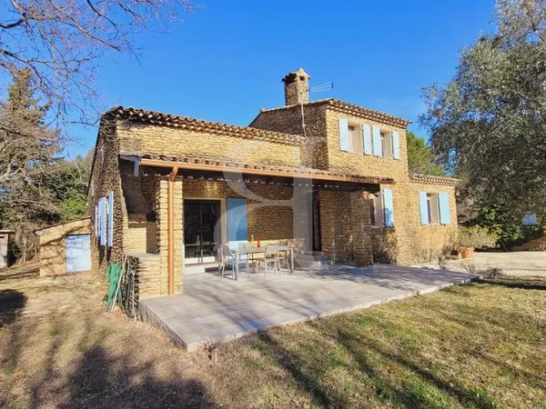 Villa en pierres avec piscine et vue dégagée region Grignan