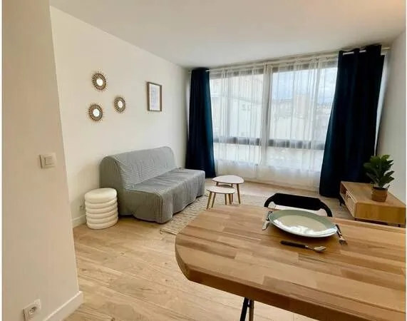 Location meublée studio 27 m² Marseille 13004 690