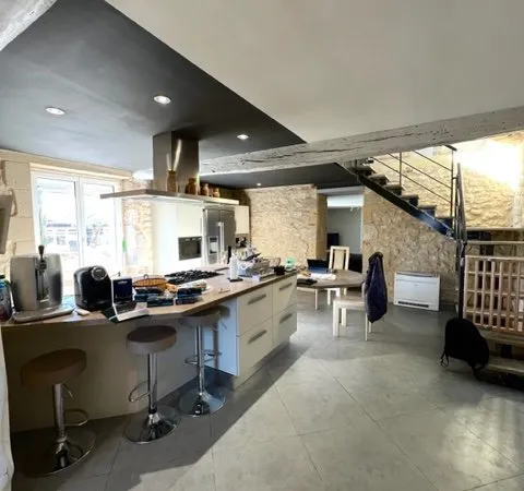 Maison en pierre et ses dépendances