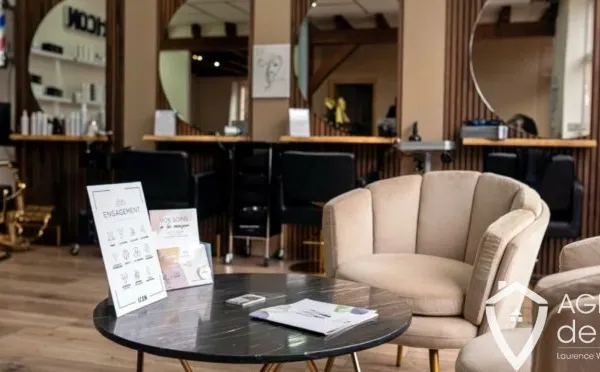 À LOUER local commercial idéal pour un SALON DE COIFFURE C