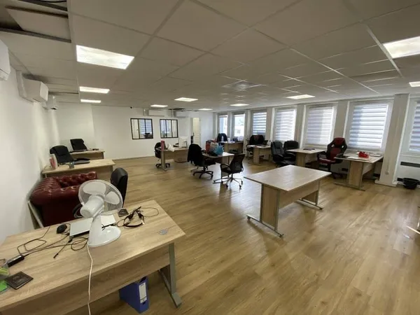 Bureaux 97 m²