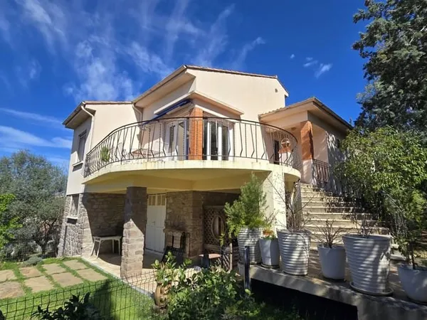 VILLA 7 PIECES VUE DEGAGEE A VENDRE A SAINT RAPHAEL QUARTIER DE BOULOURIS