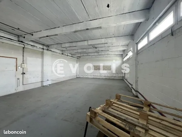 Local bureaux 1 250 m²