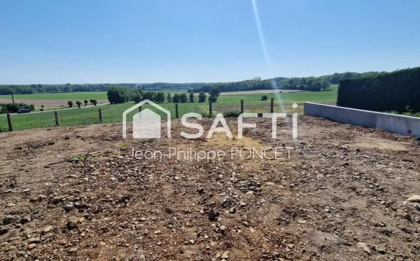 Terrain constructible viabilisé plate-forme aménagée
