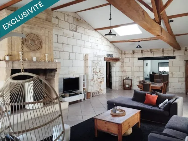 Maison 6 pièces de 203m2 sur 1200m2 de terrain piscinable.