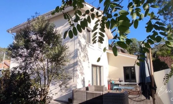 ANDERNOS-LES-BAINS - Maison récente - 3 chambres et 2 salles de bains - au calme - avec garage