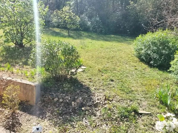 Terrain 599 m²