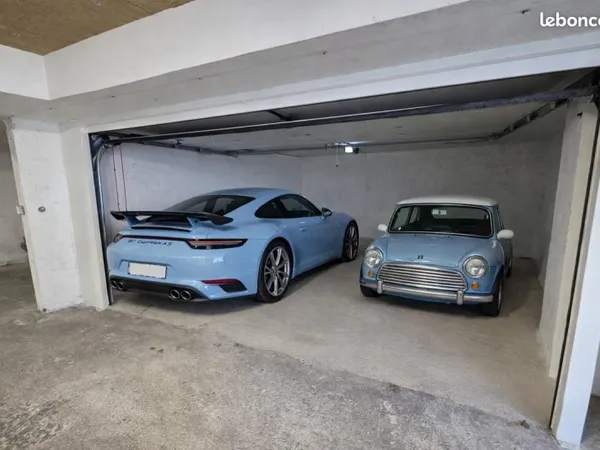 Cannes Arrière Croisette double garage à vendre