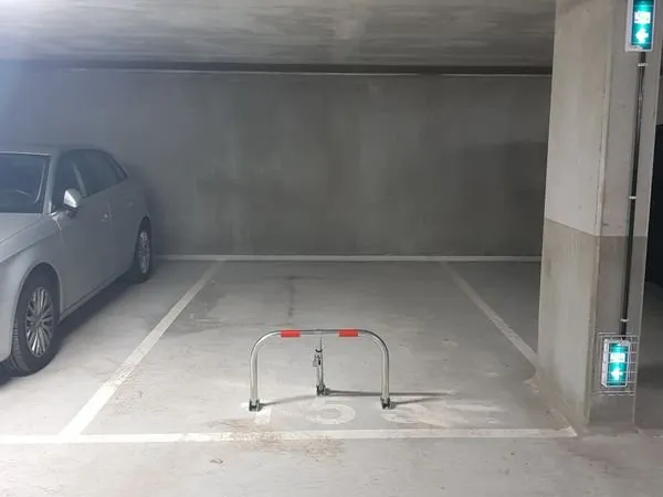 Place de parking avec arceau - Asnières - Quartier Seine Ouest - Parc d'Affaires - Les Grésillons