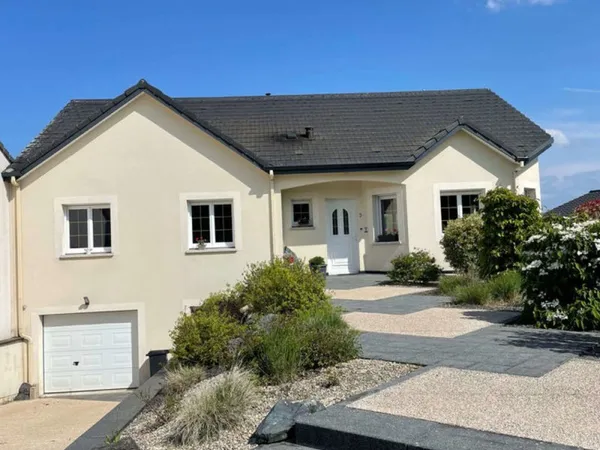 Maison de plein pieds avec sous-sol complet