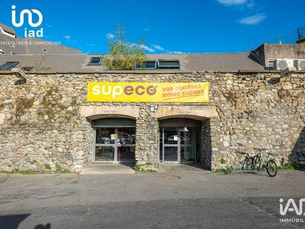 Local commercial 1900 m²