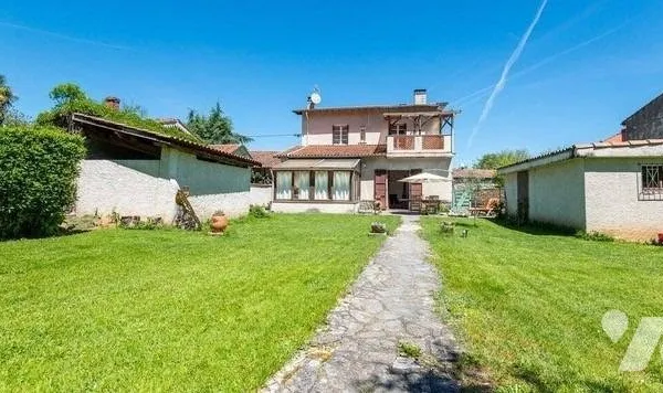Maison 6 pièces 195 m²