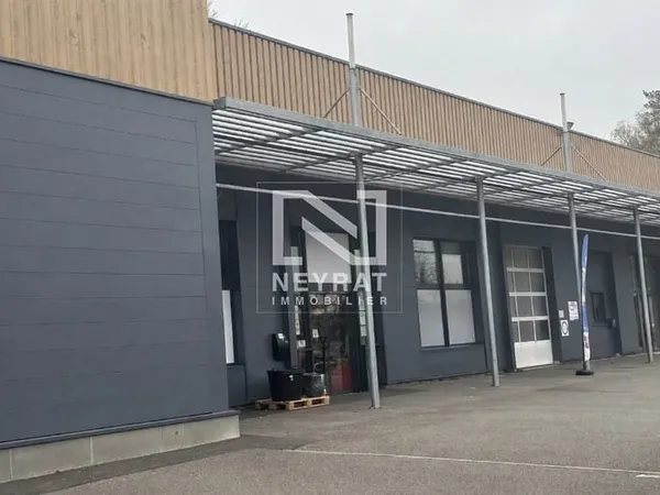 LOCAL COMMERCIAL À CHAROLLES