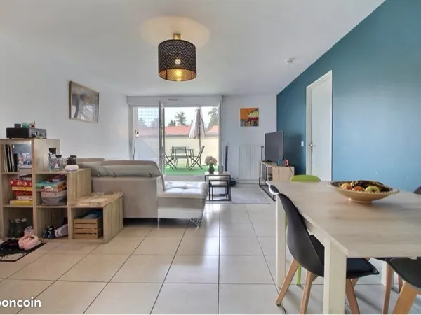 Appartement 4 pièces avec 2 terrasses tropéziennes. Proche du Lac Leman