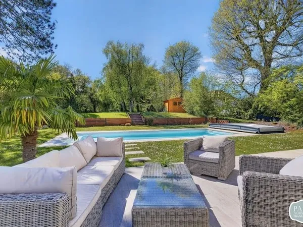 Maison 8 pièces 280 m²