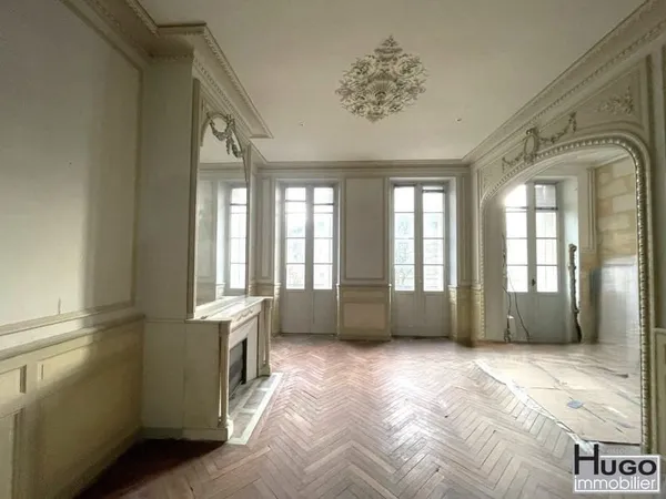 BORDEAUX - Place des Quinconces - Quai des Chartrons - Immeuble mixte 2 lots de 330 m2 - SECTEUR SAU