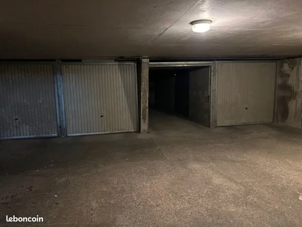 Garage double rue Montbrillant