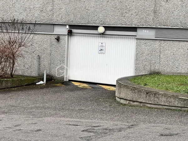 GARAGE SÉCURISÉ - Idéal Stationnement ou stockage