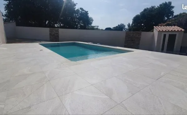 Villa standing 3 ch 2 sdb piscine chauffée