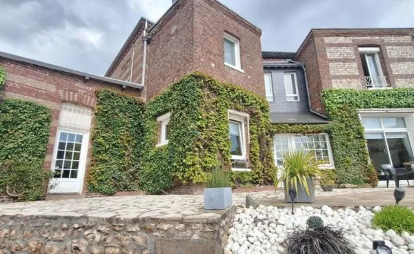 Maison 8 pièces 286 m²
