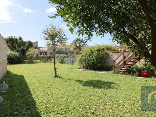 Maison familiale avec appartement indépendant, garage terrasse et grand jardin