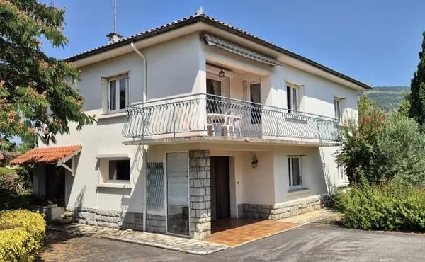 Maison T6 178 m2 avec garage et terrain de 1008 m2