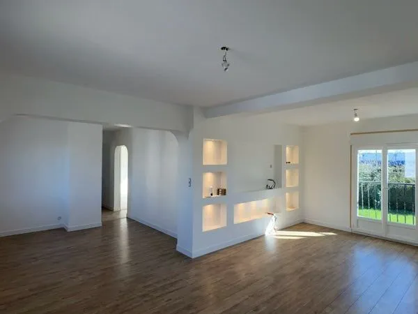 Maison individuelle lumineuse entièrement rénovée - 75 m² - sous-sol complet - terrain 476 m² - La C