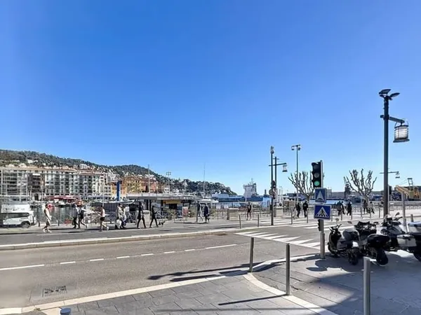 Nice le Port - 3 pièces rénové au calme absolu