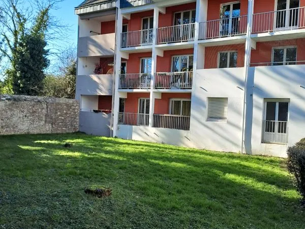 A louer : Appartement de 71 m2 - 860 euros + 80 euros de charges - Disponible