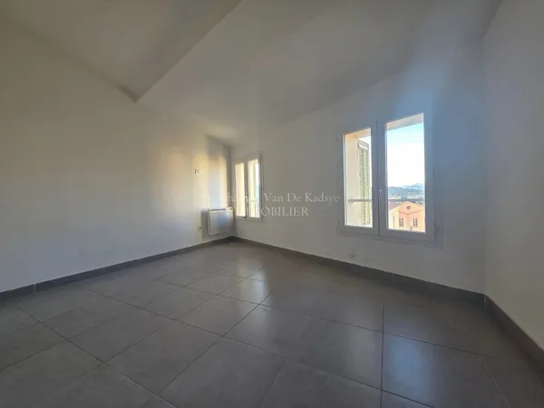 APPARTEMENT 49 M² - DUPLEX - CHAMBRE - BUREAU