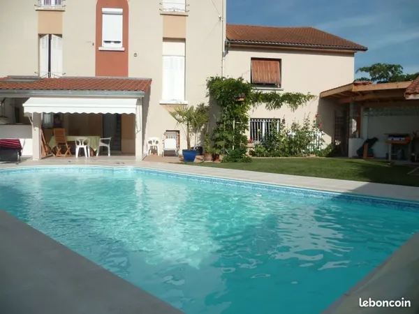 Ancienne maison Michelin rénovée et agrandie avec piscine et dépendances