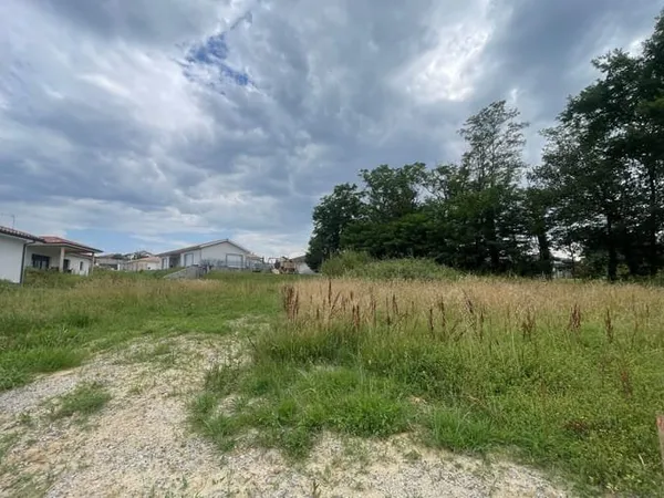 Terrain 897 m²