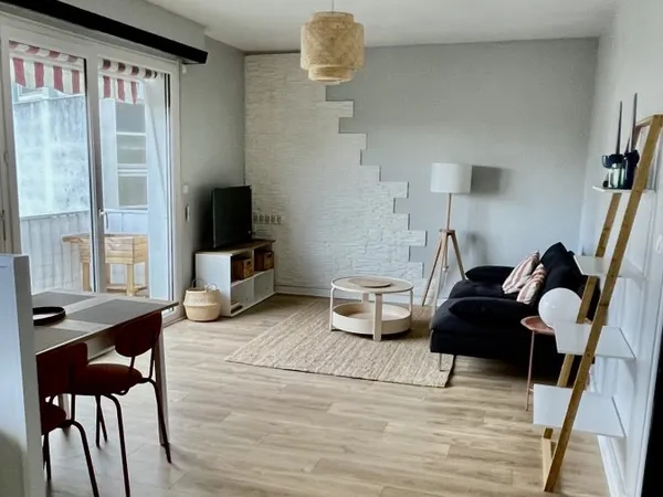 T3 Meublé Tout Confort avec Balcons - Centre-Ville de Saumur