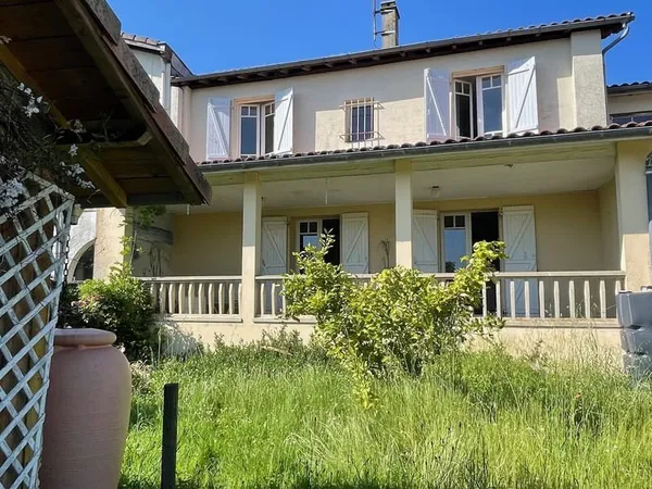 Maison de ville 180 m2 sur terrain 5216 m2
