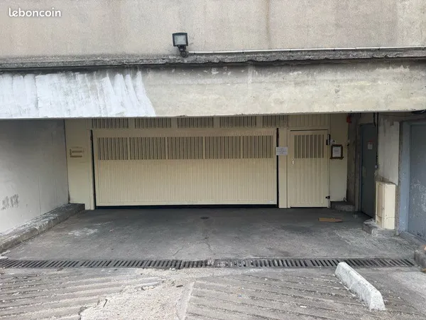 3 places de parking en sous sol