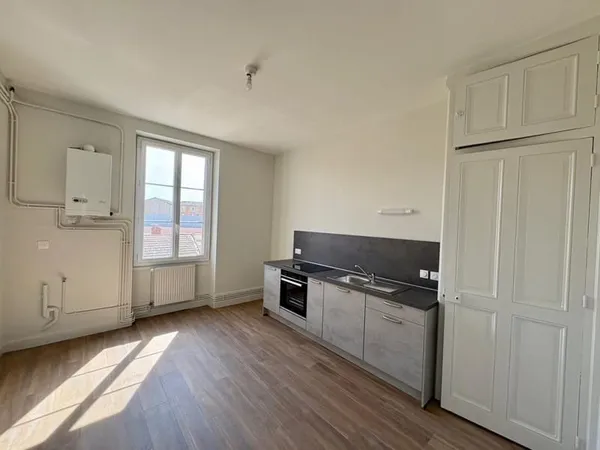 APPARTEMENT T2 A LOUER A ROANNE - FAUBOURG CLERMONT