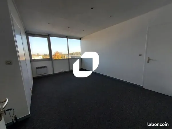Local d'activité 694 m²