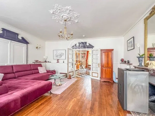 Maison 10 pièces 252 m²