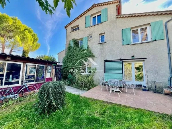 Sud Alès, 3 grands appartements sur 1145 m² de terrain avec piscine