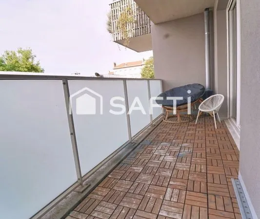 Appartement au calme, dans quartier pavillonnaire , à deux pas des transports.
