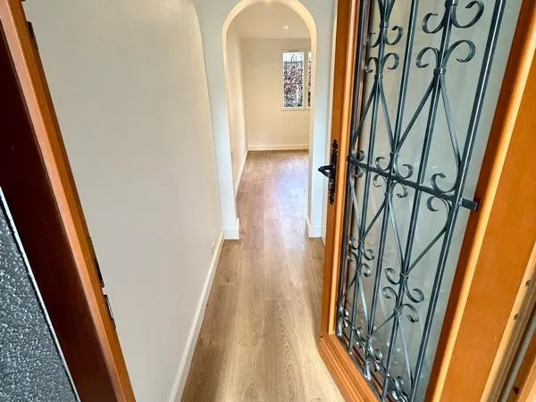 Apparemment à vendre