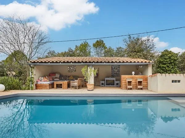 Maison Rognes 6 pièces 207 m2 sur parc arboré avce piscine et T2 totalement indépendant